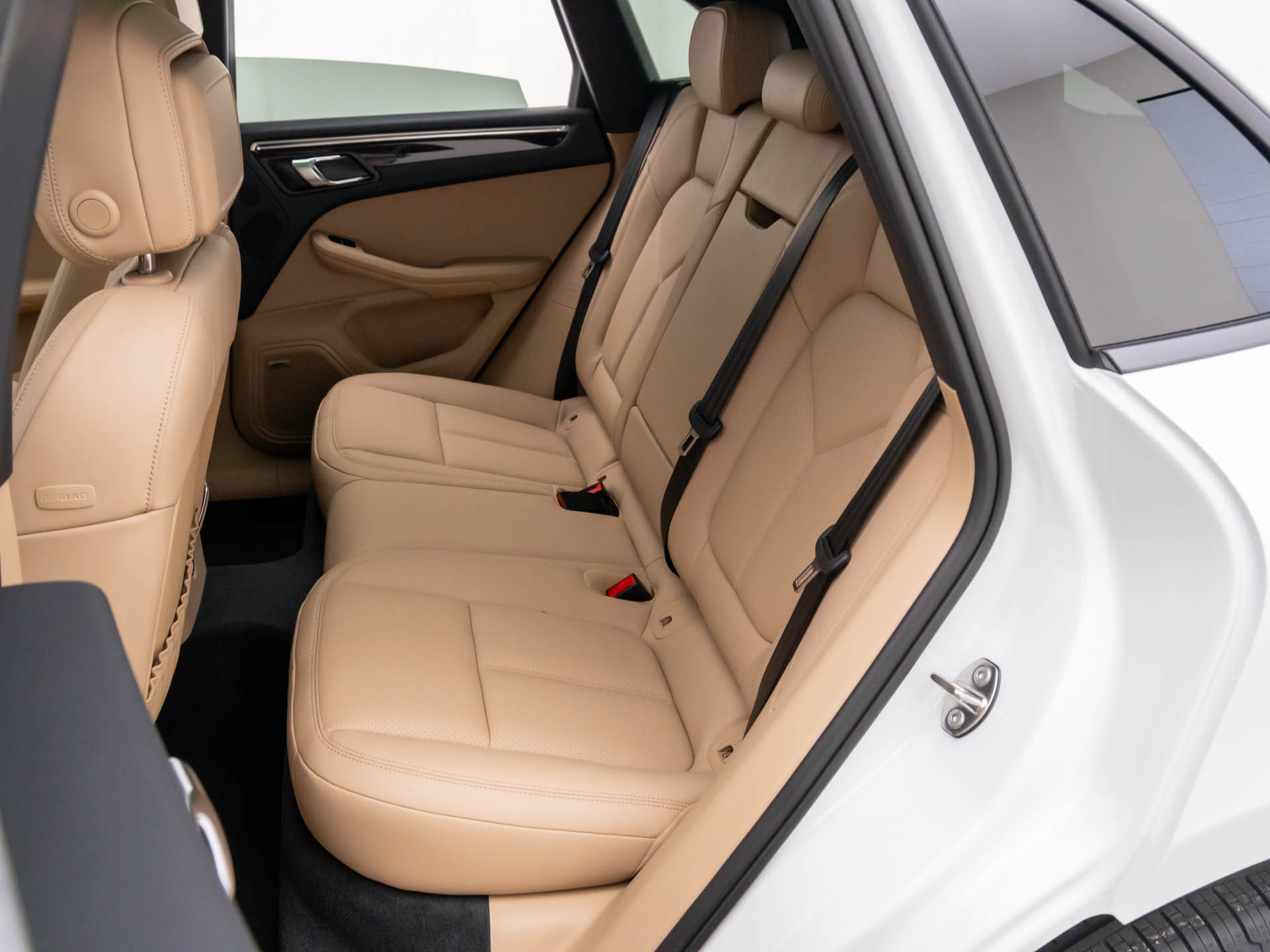 Certified 2026 Porsche Macan AWD/4WD image 5