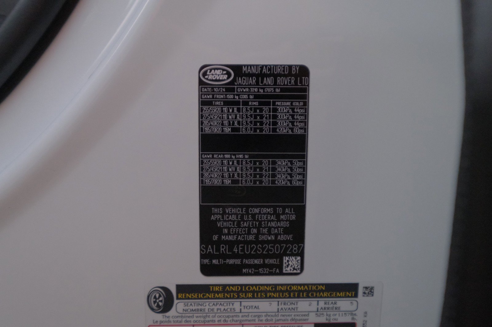 New 2025 Land Rover Discovery Dynamic SE image 30