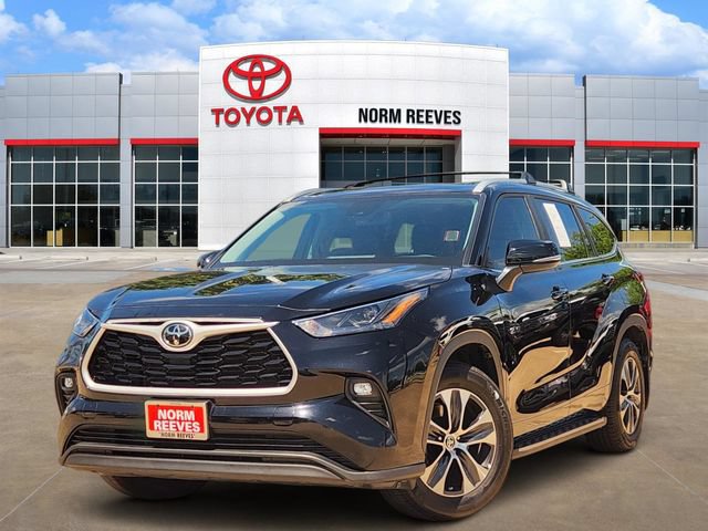 Used 2023 Toyota Highlander XLE FWD image 1
