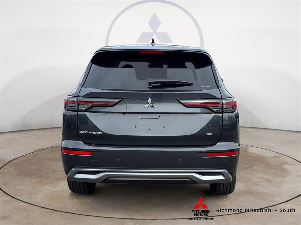 New 2025 Mitsubishi Outlander SE image 4