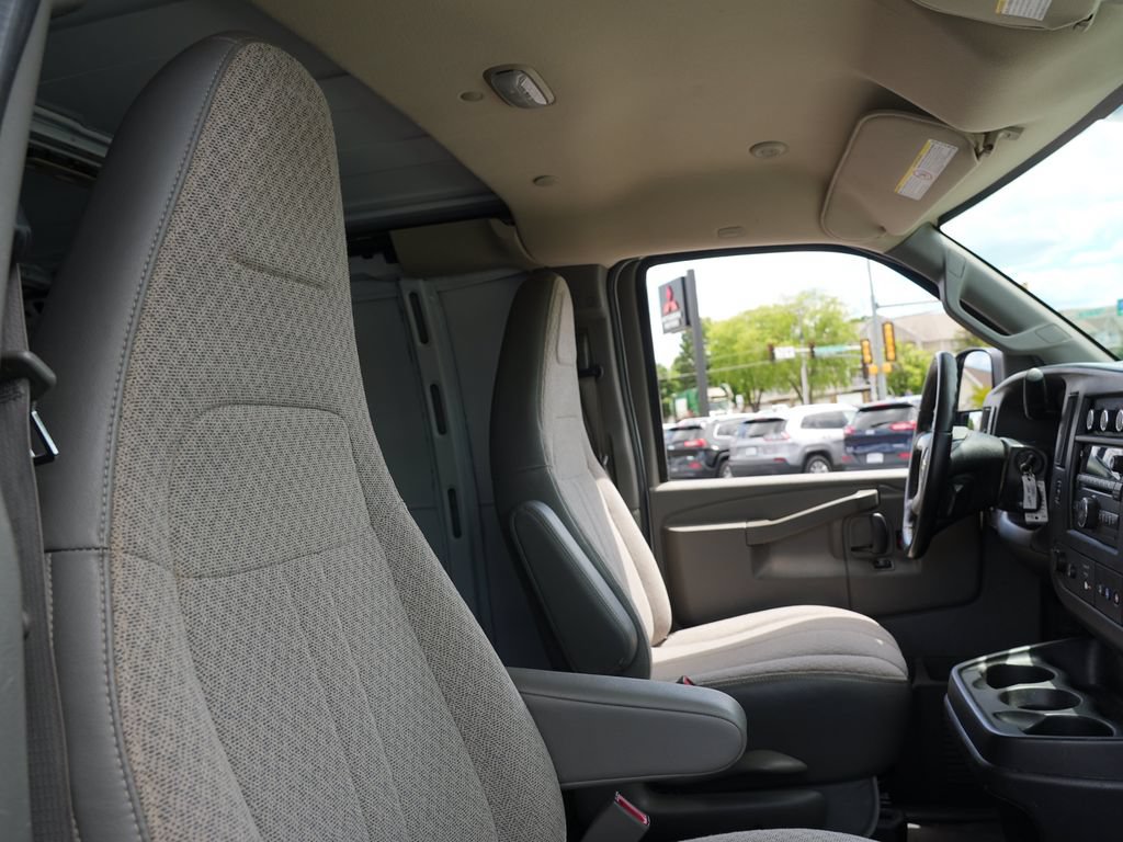 Used 2017 Chevrolet Express 2500 RWD image 26
