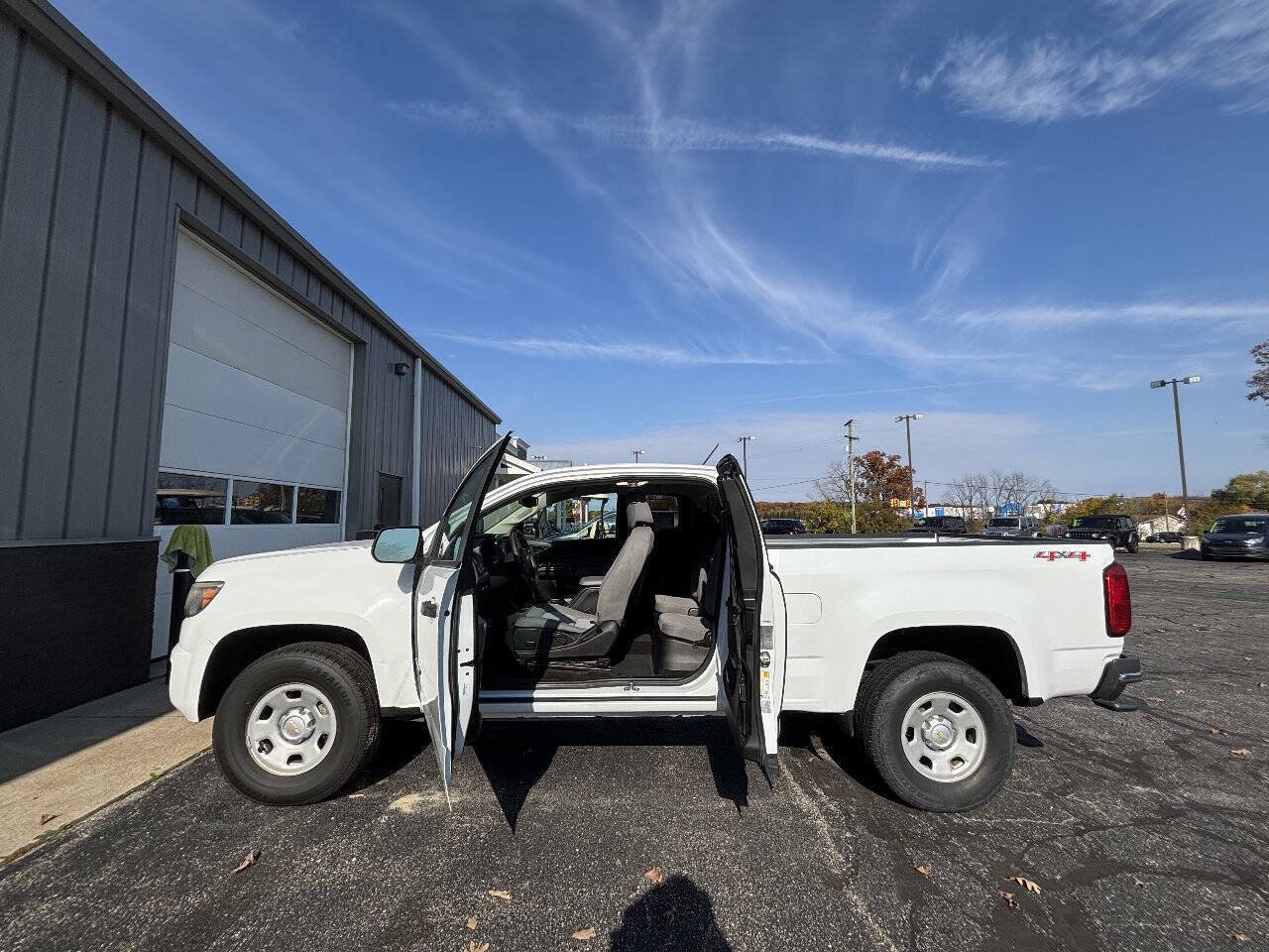 Used 2017 Chevrolet Colorado W/T w/ WT Convenience Package AWD/4WD image 2