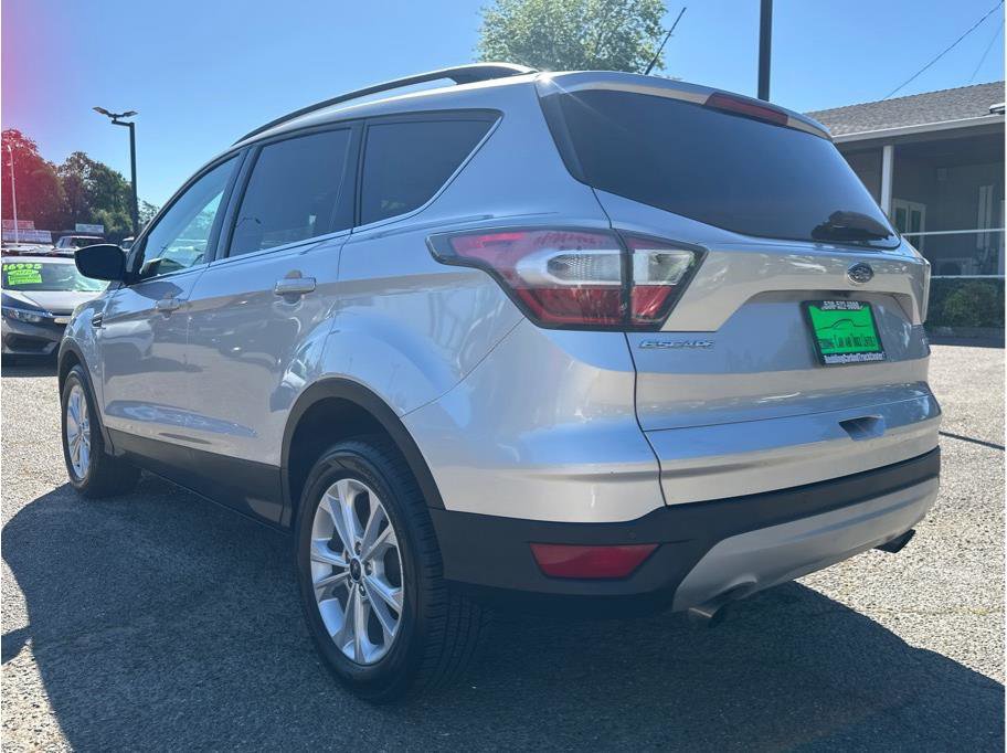 Used 2017 Ford Escape SE w/ Equipment Group 201A AWD/4WD image 5