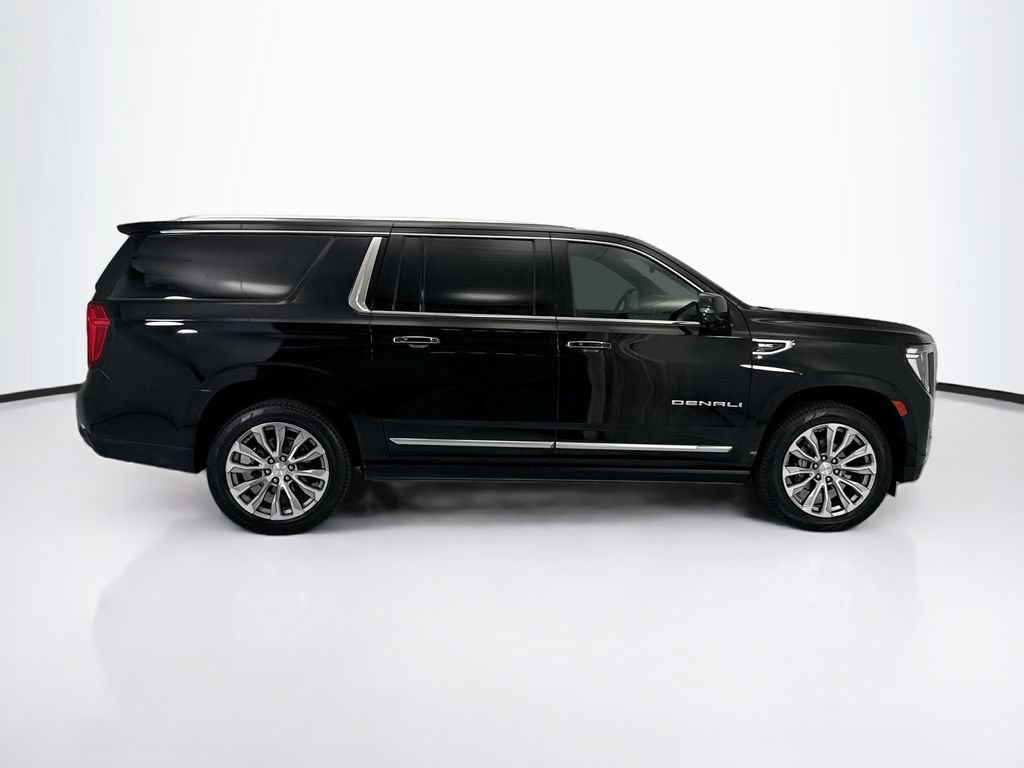 Used 2021 GMC Yukon XL Denali w/ Denali Premium Package AWD/4WD image 4