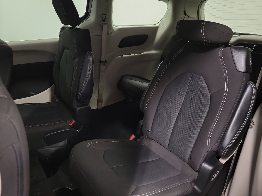 Used 2022 Chrysler Voyager LX FWD image 29