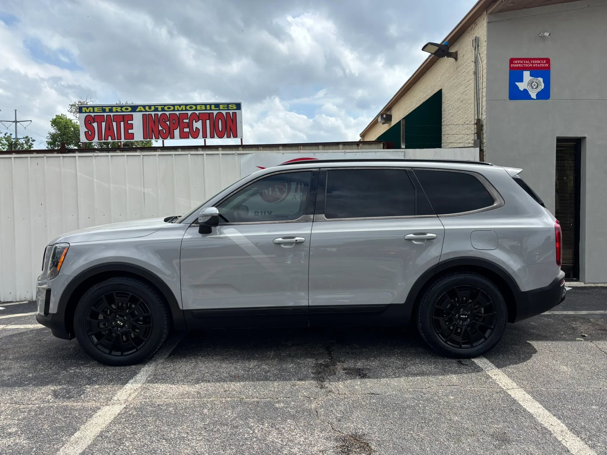 Used 2022 Kia Telluride EX w/ EX Premium Package AWD/4WD image 2