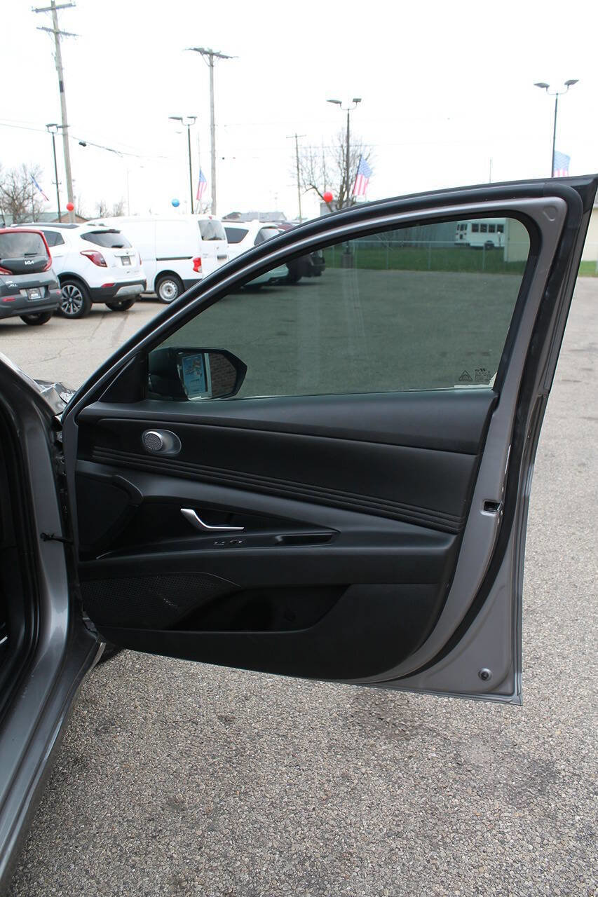 Used 2023 Hyundai Elantra SEL w/ Convenience Package image 20