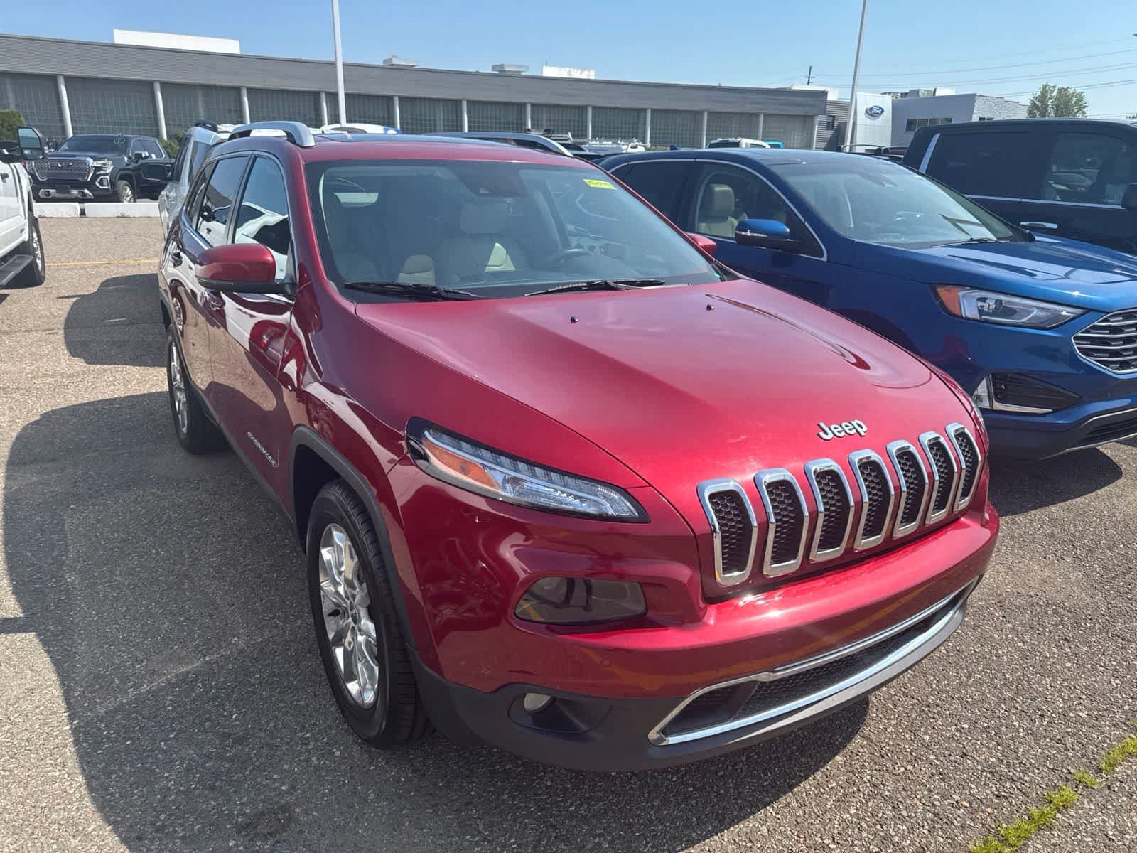 Used 2016 Jeep Cherokee Limited w/ Luxury Group AWD/4WD image 10