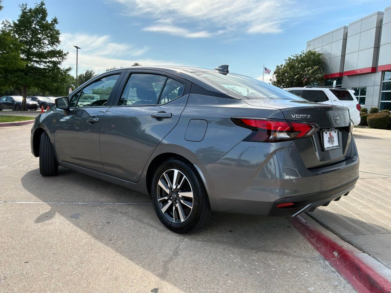 Used 2025 Nissan Versa SV FWD image 8