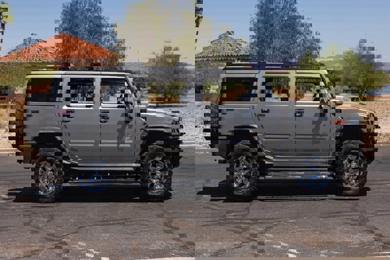 Used 2004 HUMMER H2 w/ Preferred Equipment Group image 7