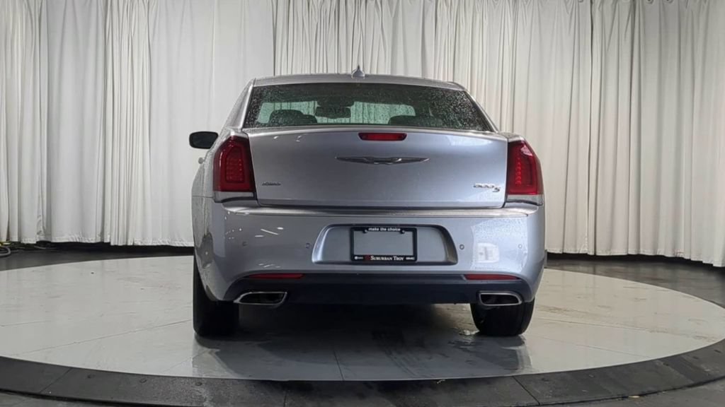 Used 2018 Chrysler 300 S w/ 300S Premium Group AWD/4WD image 9