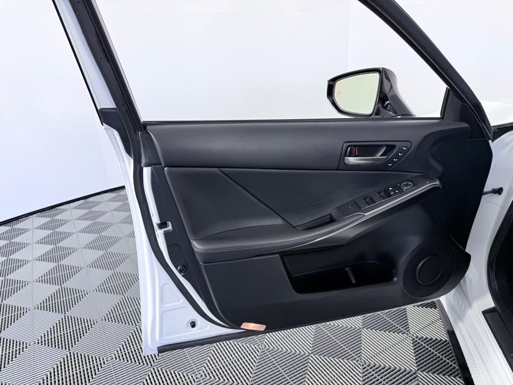 Used 2023 Lexus IS 500 image 9
