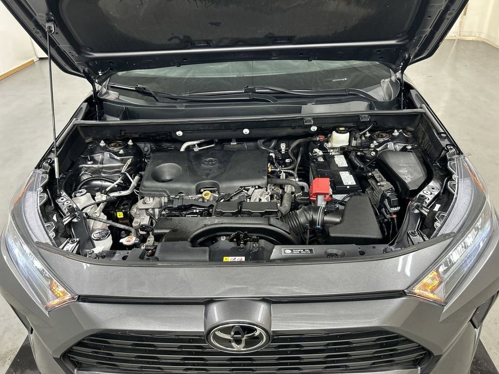 Used 2021 Toyota RAV4 LE AWD/4WD image 23