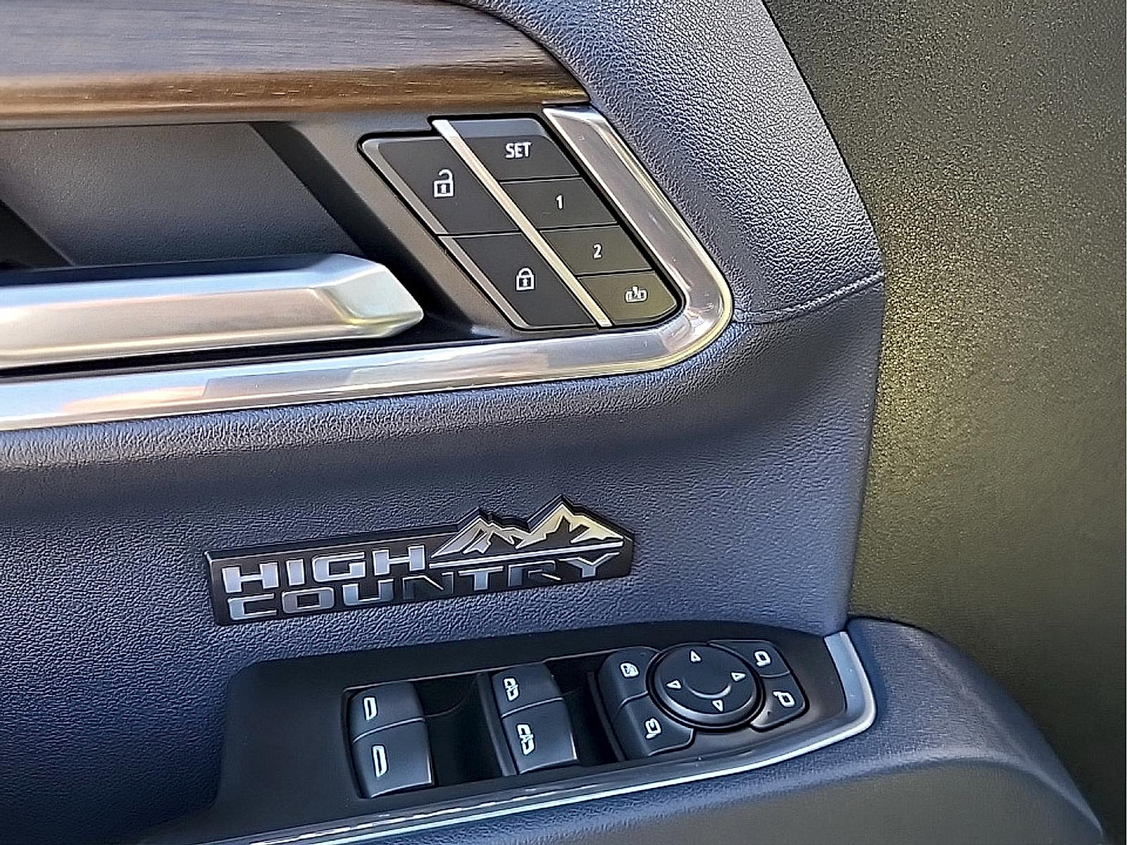 Used 2024 Chevrolet Silverado 1500 High Country w/ Technology Package AWD/4WD image 15