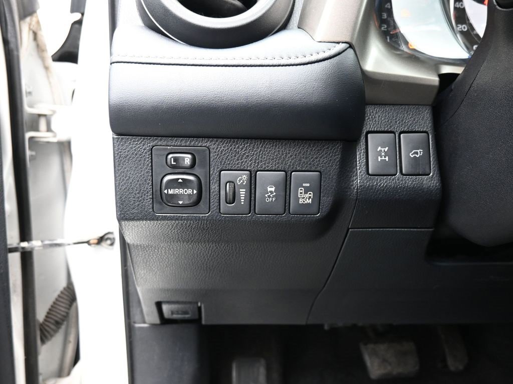 Used 2013 Toyota RAV4 Limited image 33