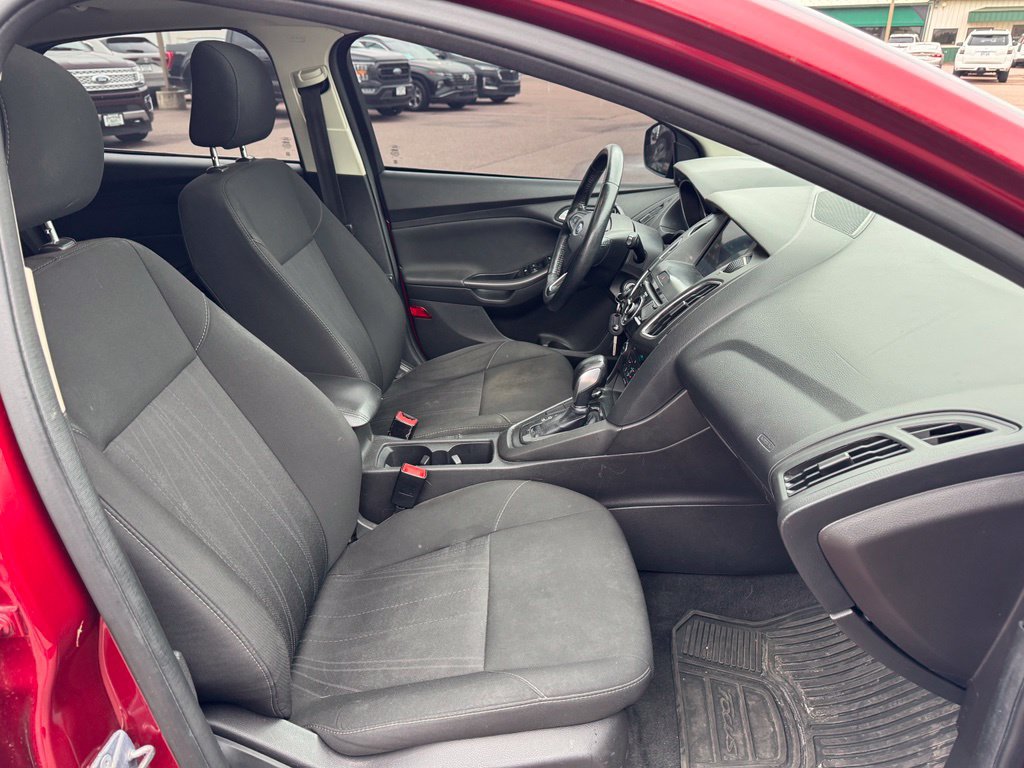Used 2017 Ford Focus SEL w/ Cold Weather Package FWD image 22
