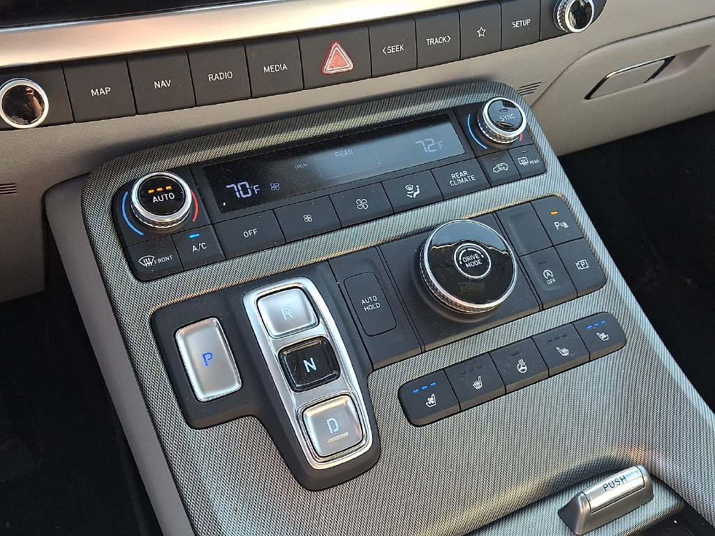 Used 2024 Hyundai Palisade SEL FWD image 16