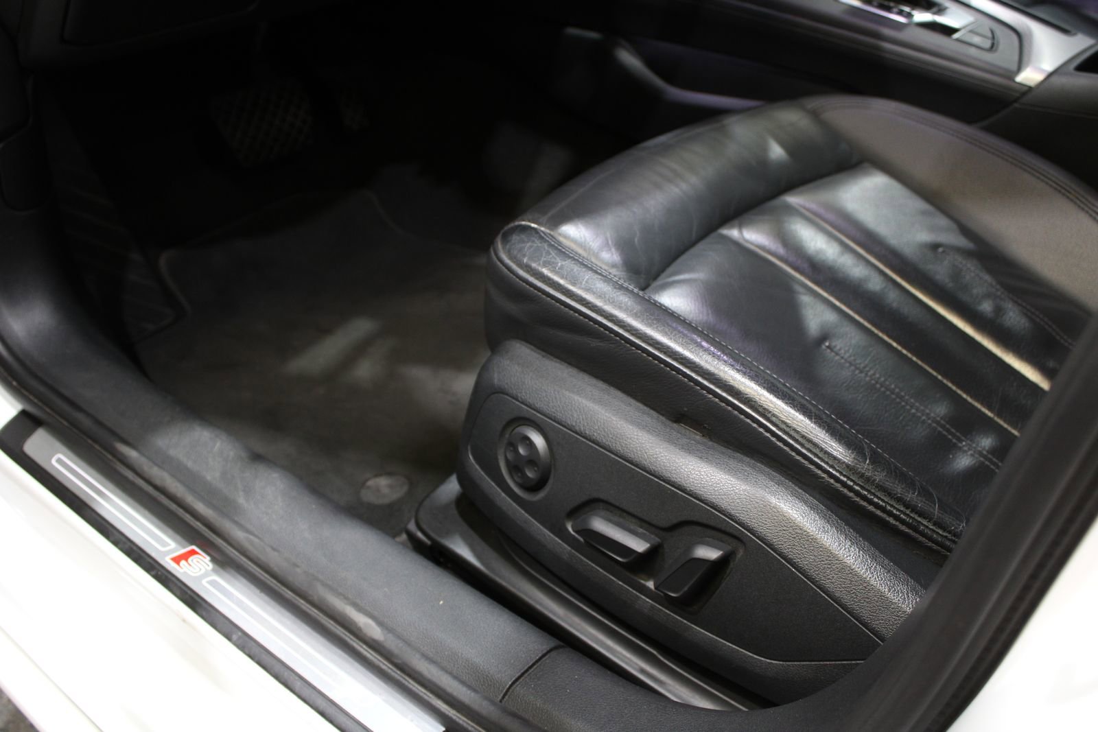 Used 2018 Audi A4 2.0T Ultra Premium w/ Convenience Package image 24