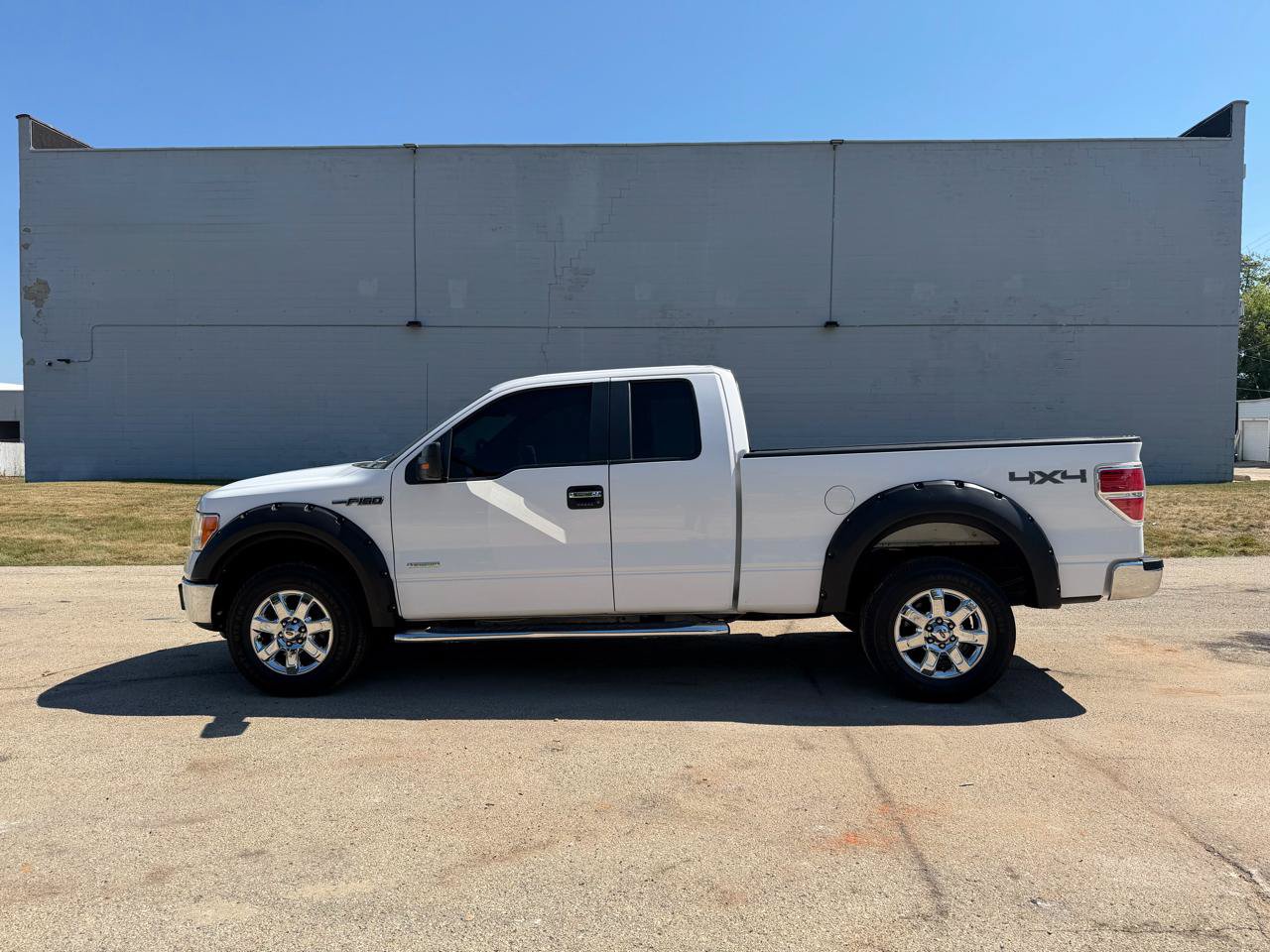 Used 2014 Ford F150 XLT w/ Equipment Group 302A Luxury AWD/4WD image 4