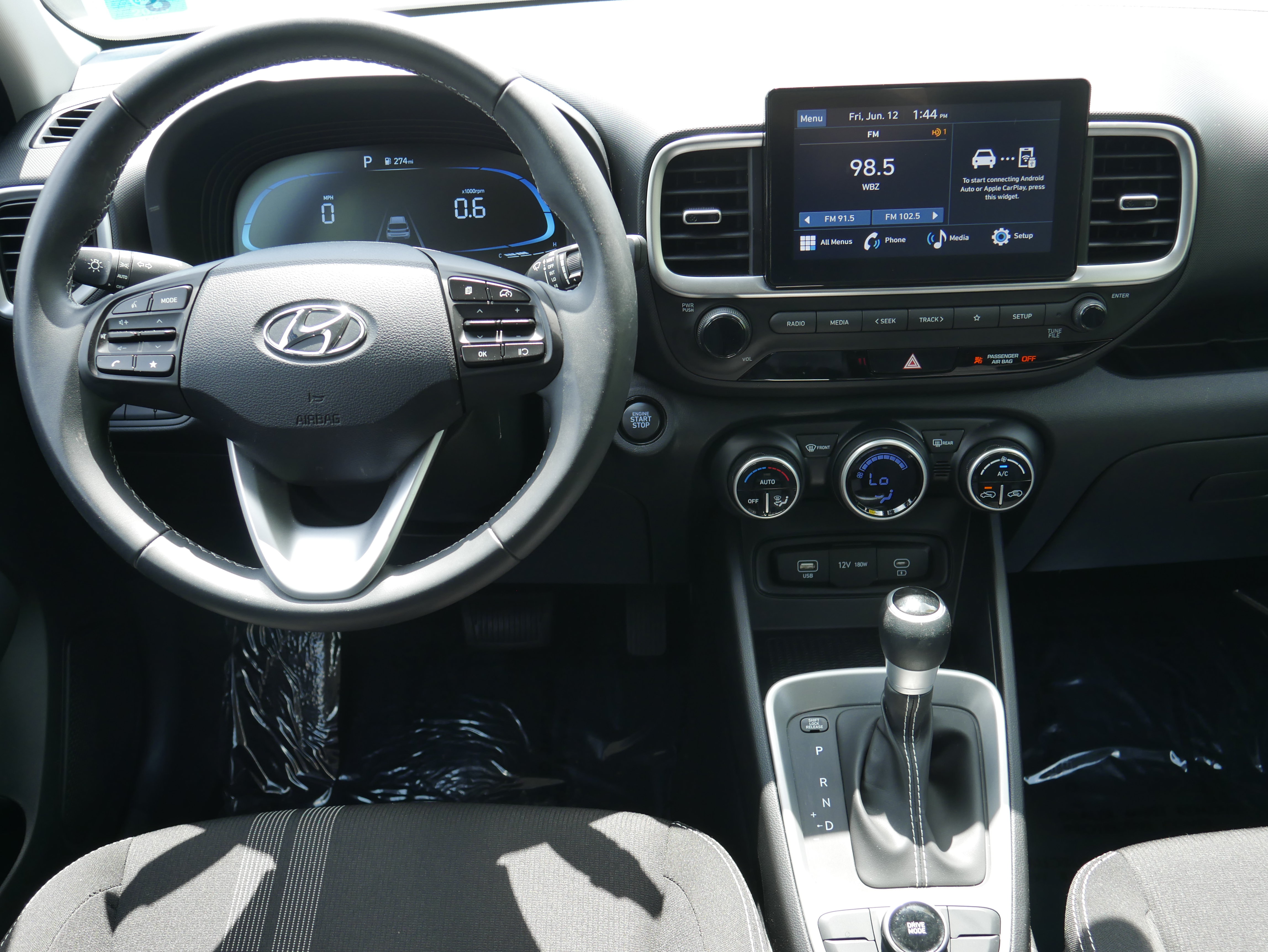 Used 2025 Hyundai Venue SEL FWD image 17
