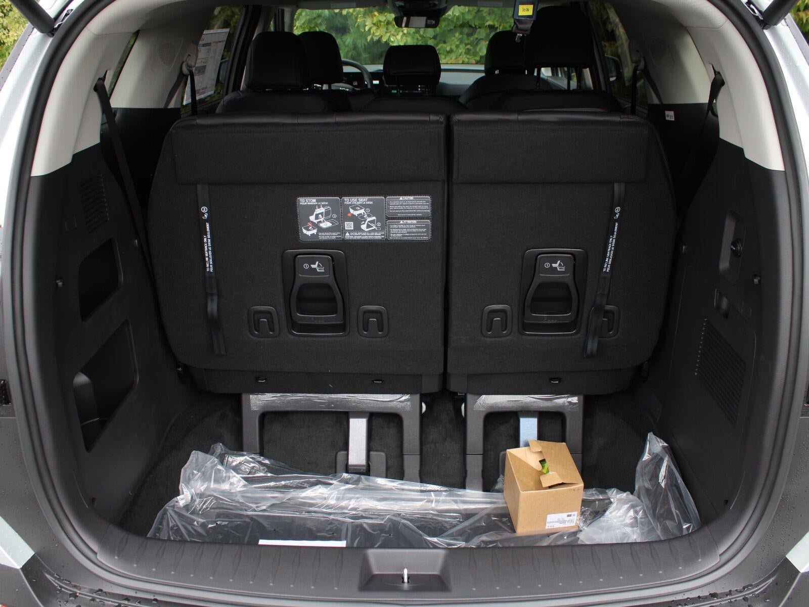 New 2027 Kia Carnival EX FWD image 8