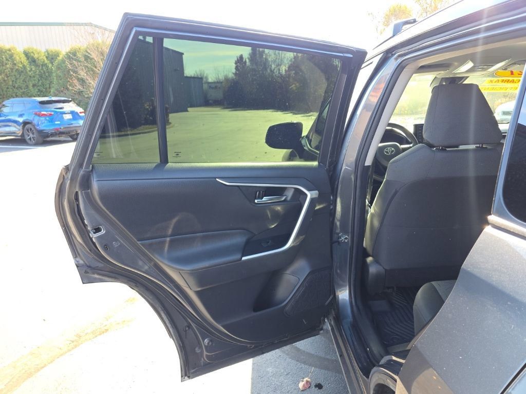 Used 2021 Toyota RAV4 XLE image 32