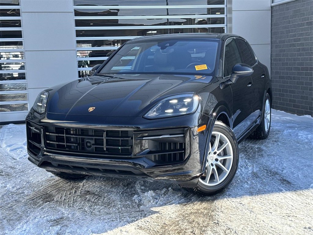 Used 2024 Porsche Cayenne Base image 1