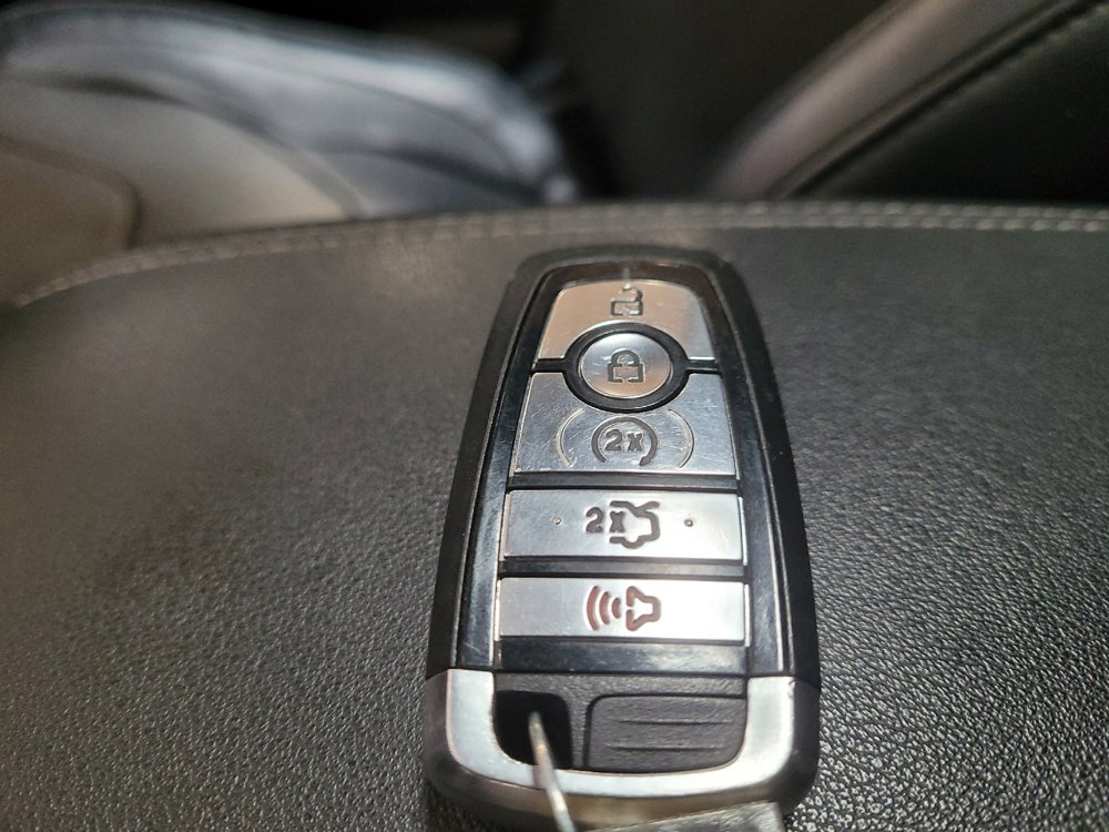 Used 2017 Ford Edge Titanium w/ Equipment Group 301A FWD image 32