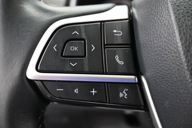 Used 2024 Toyota Highlander XLE FWD image 17