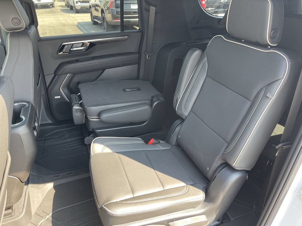 New 2026 Chevrolet Suburban Premier w/ Sun And Tow Package AWD/4WD image 23