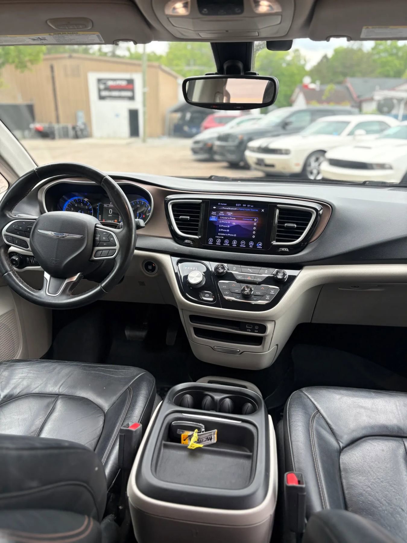 Used 2017 Chrysler Pacifica Touring-L w/ Tire & Wheel Group FWD image 37