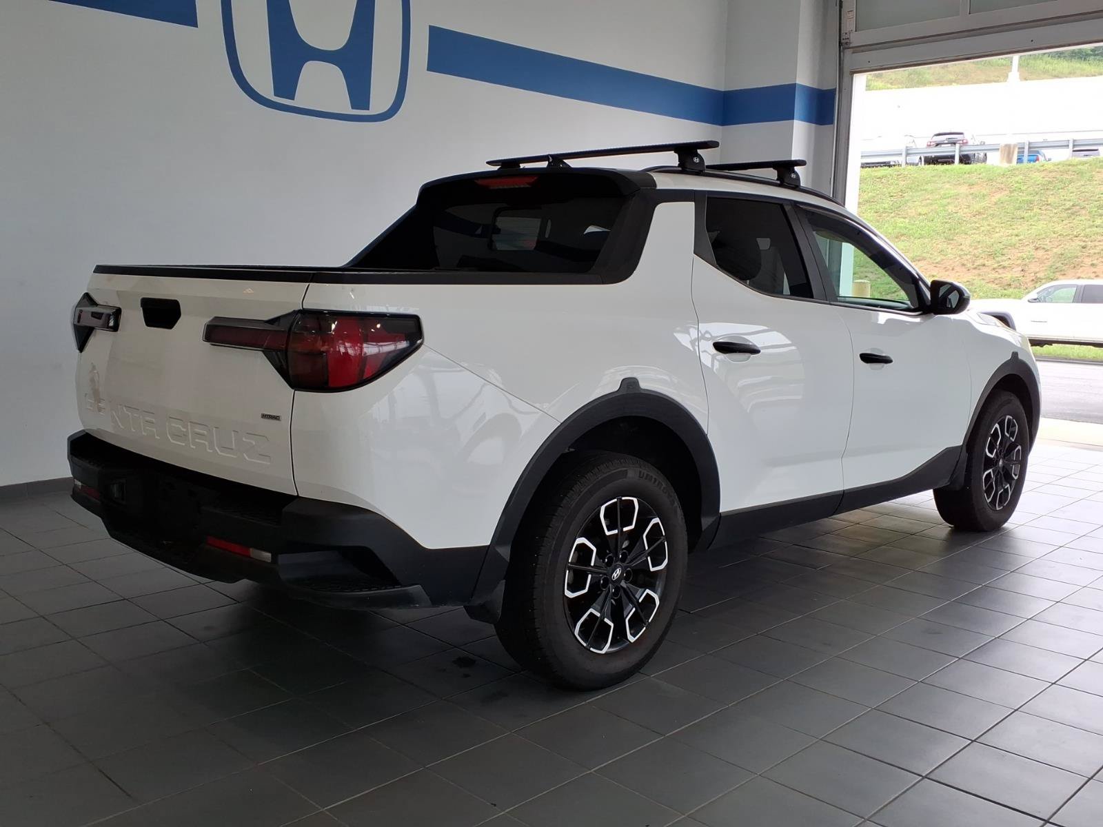 Used 2023 Hyundai Santa Cruz SEL w/ Activity Package AWD/4WD image 4