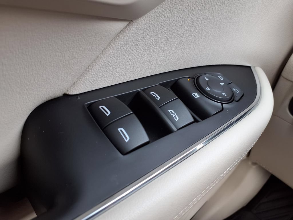 Used 2022 Buick Envision Avenir w/ Safety Package AWD/4WD image 25
