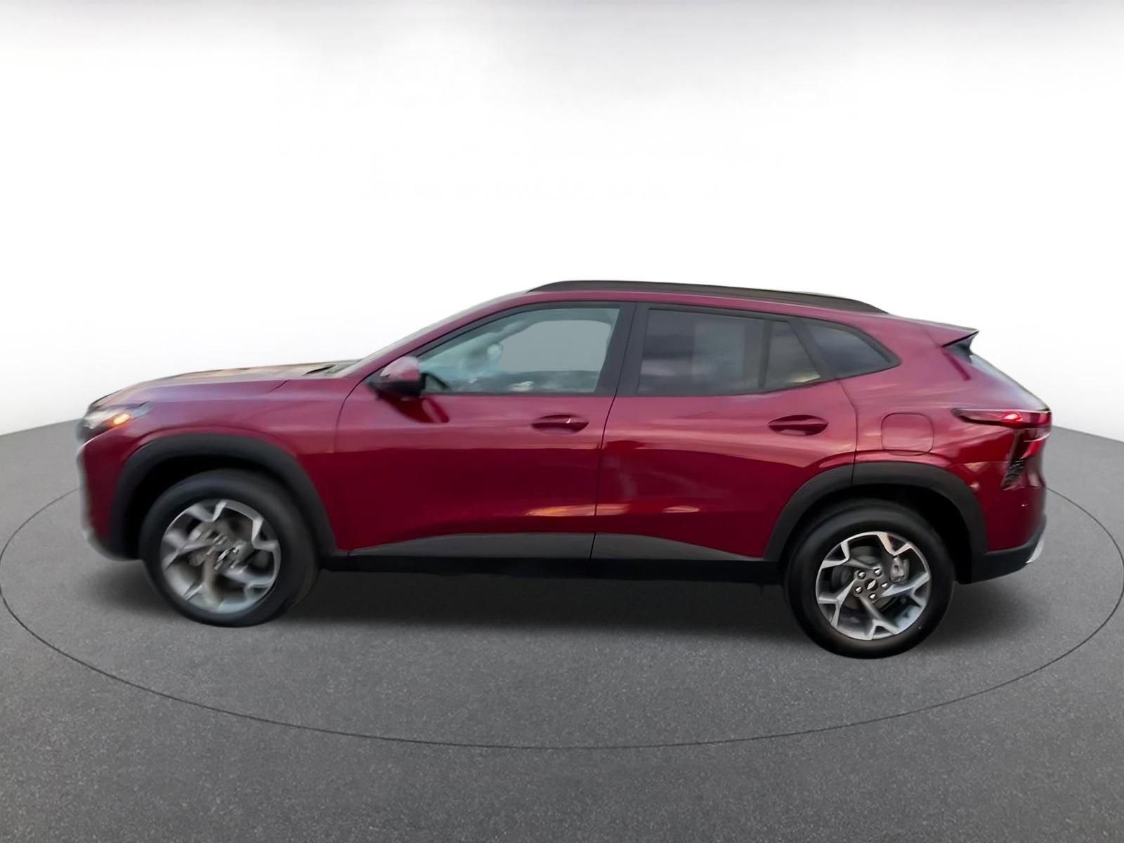 Used 2025 Chevrolet Trax LT w/ LT Convenience Package image 9