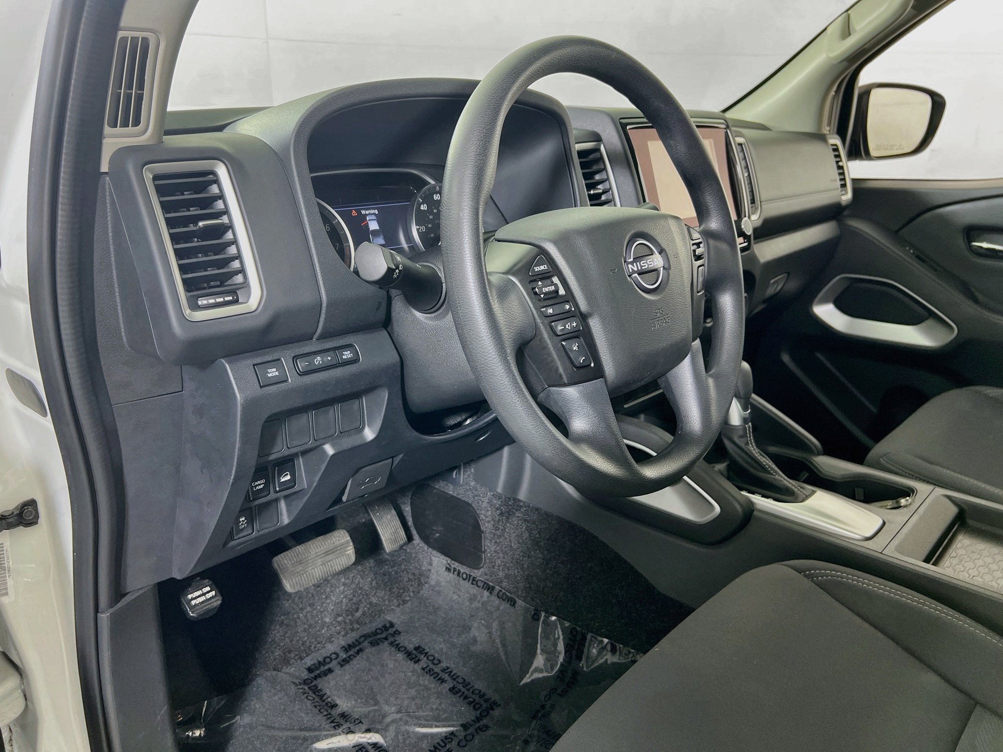 Used 2022 Nissan Frontier SV AWD/4WD image 9