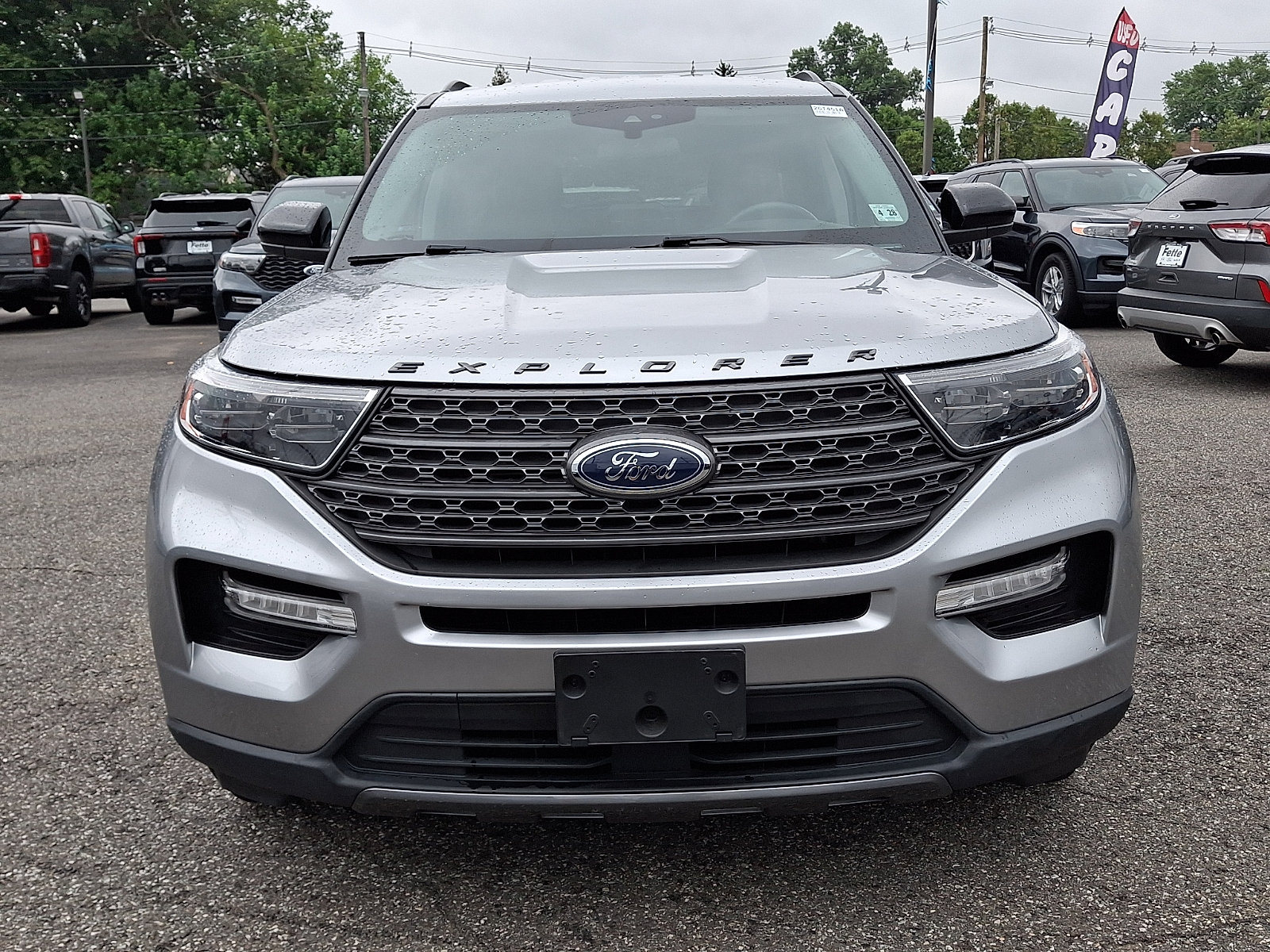 Used 2022 Ford Explorer XLT w/ Equipment Group 202A AWD/4WD image 2