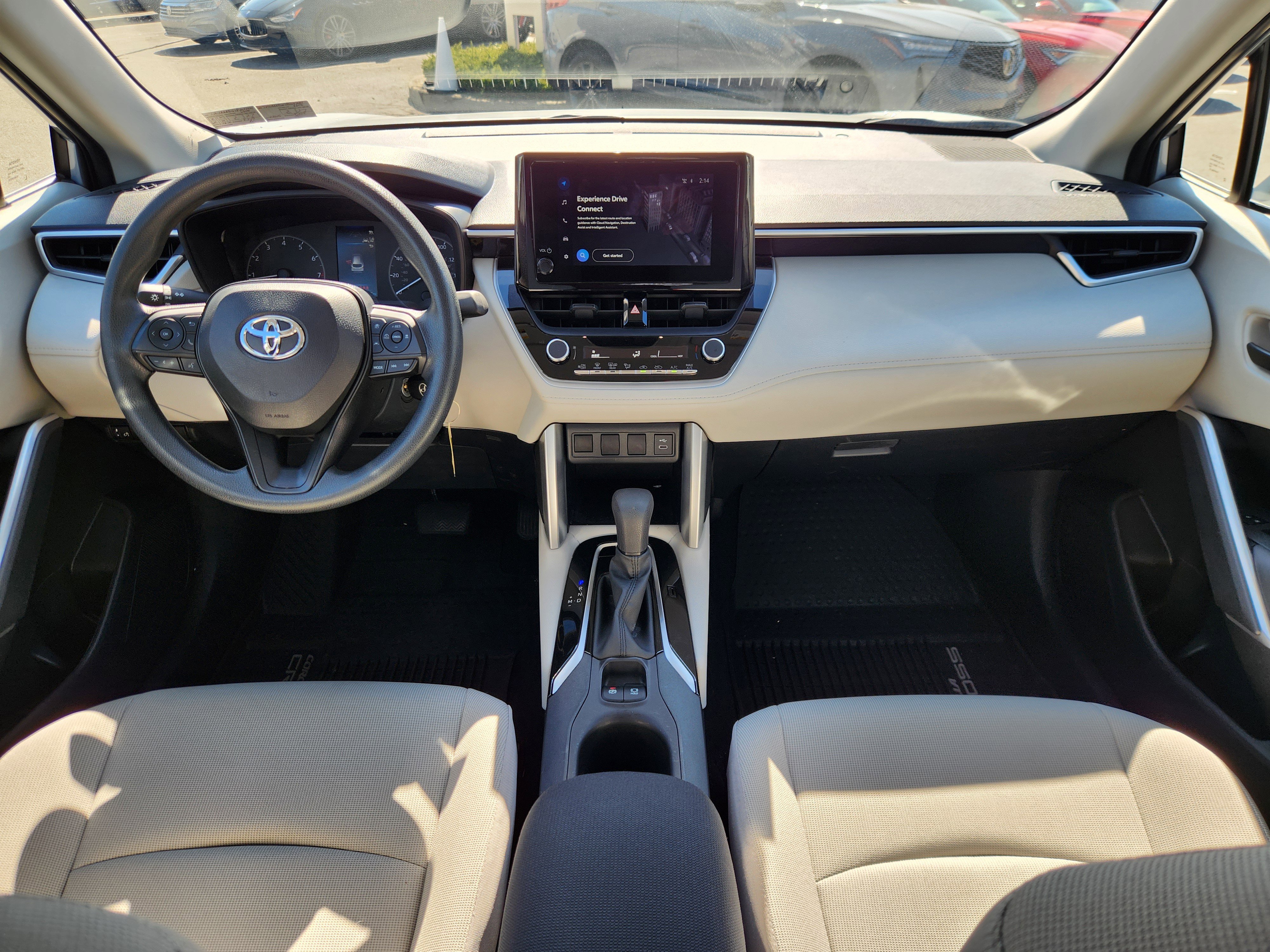 Used 2023 Toyota Corolla Cross L image 8