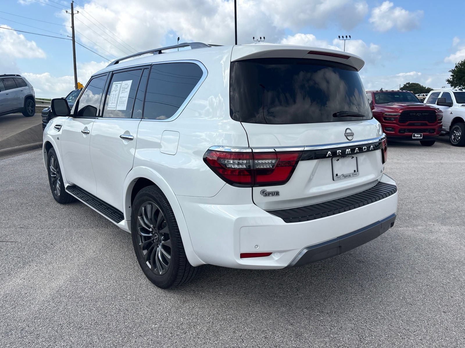 Used 2022 Nissan Armada Platinum w/ Captain's Chairs Package RWD image 4