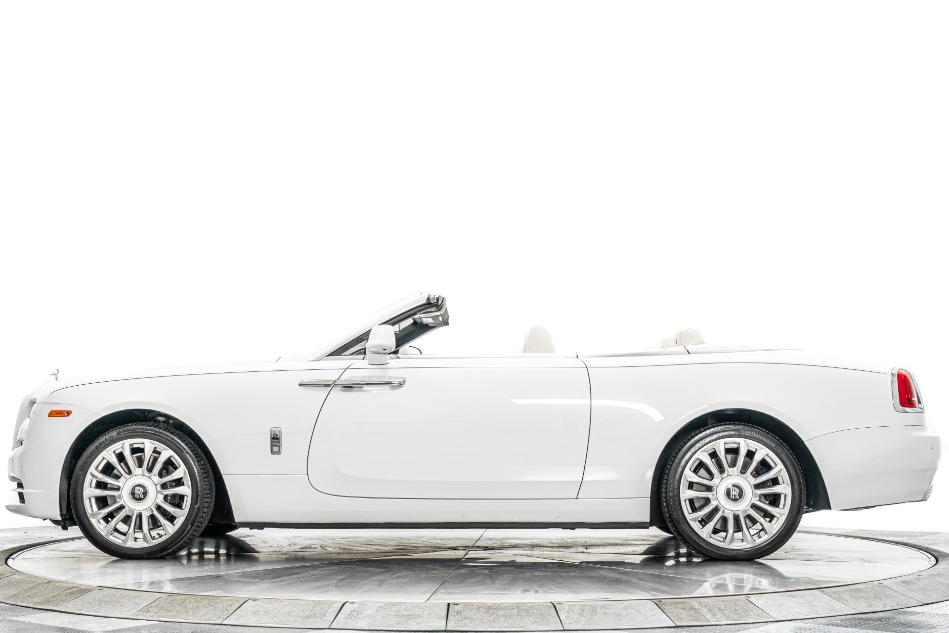 Used 2020 Rolls-Royce Dawn RWD image 6