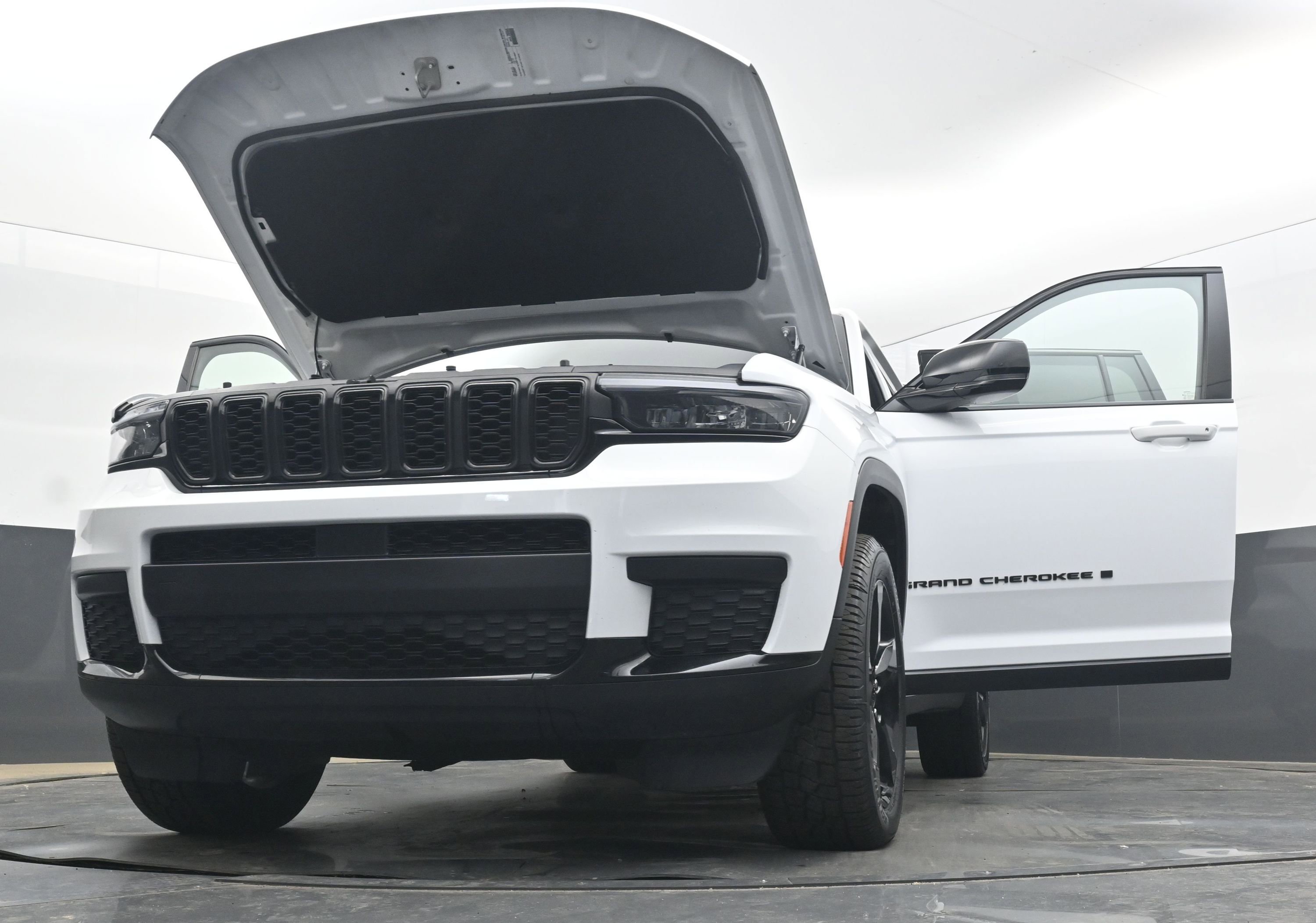 Used 2024 Jeep Grand Cherokee L Laredo image 36