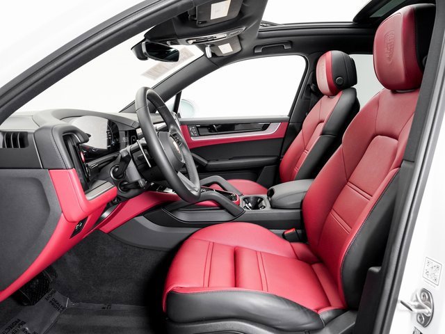 Used 2024 Porsche Cayenne image 6
