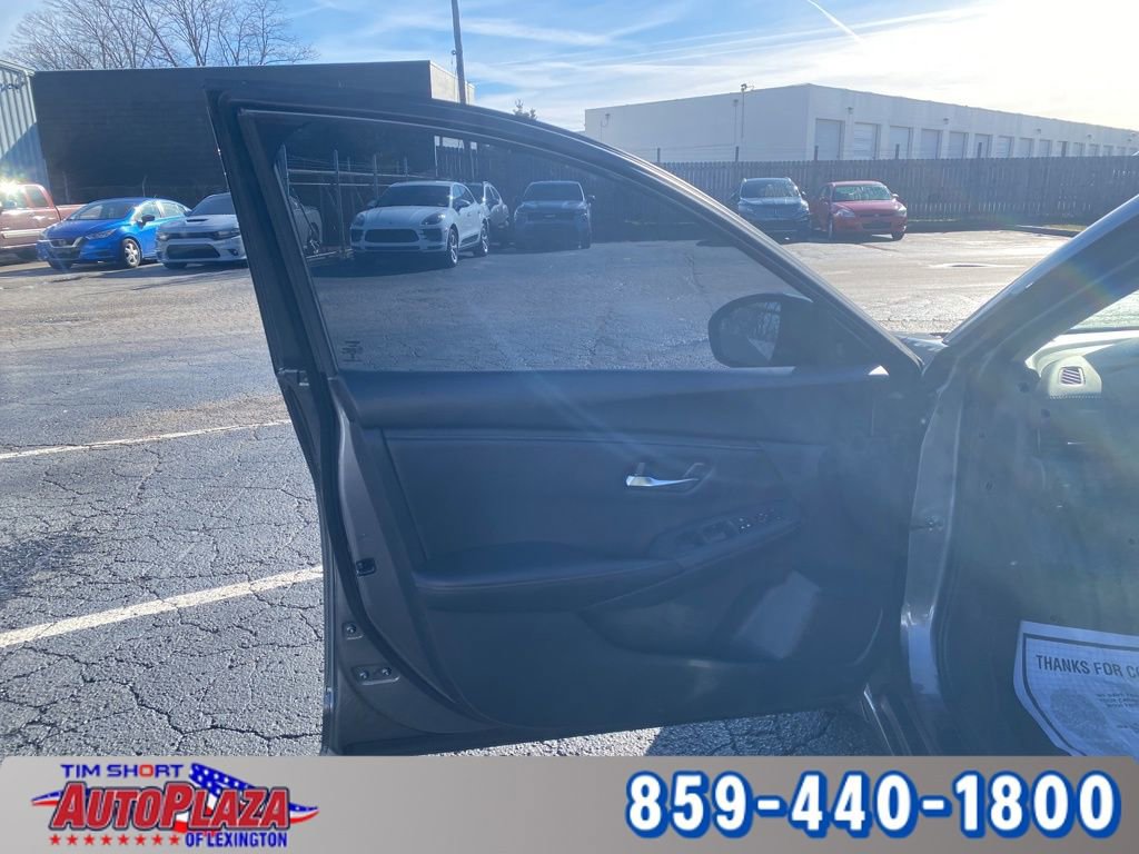 Used 2023 Nissan Sentra SV w/ Trunk Package image 21