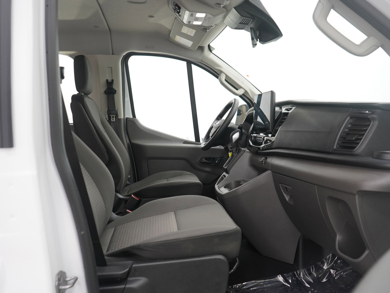 Used 2024 Ford Transit 350 XLT image 11