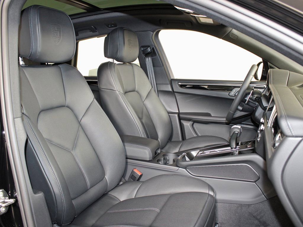 Certified 2026 Porsche Macan image 39