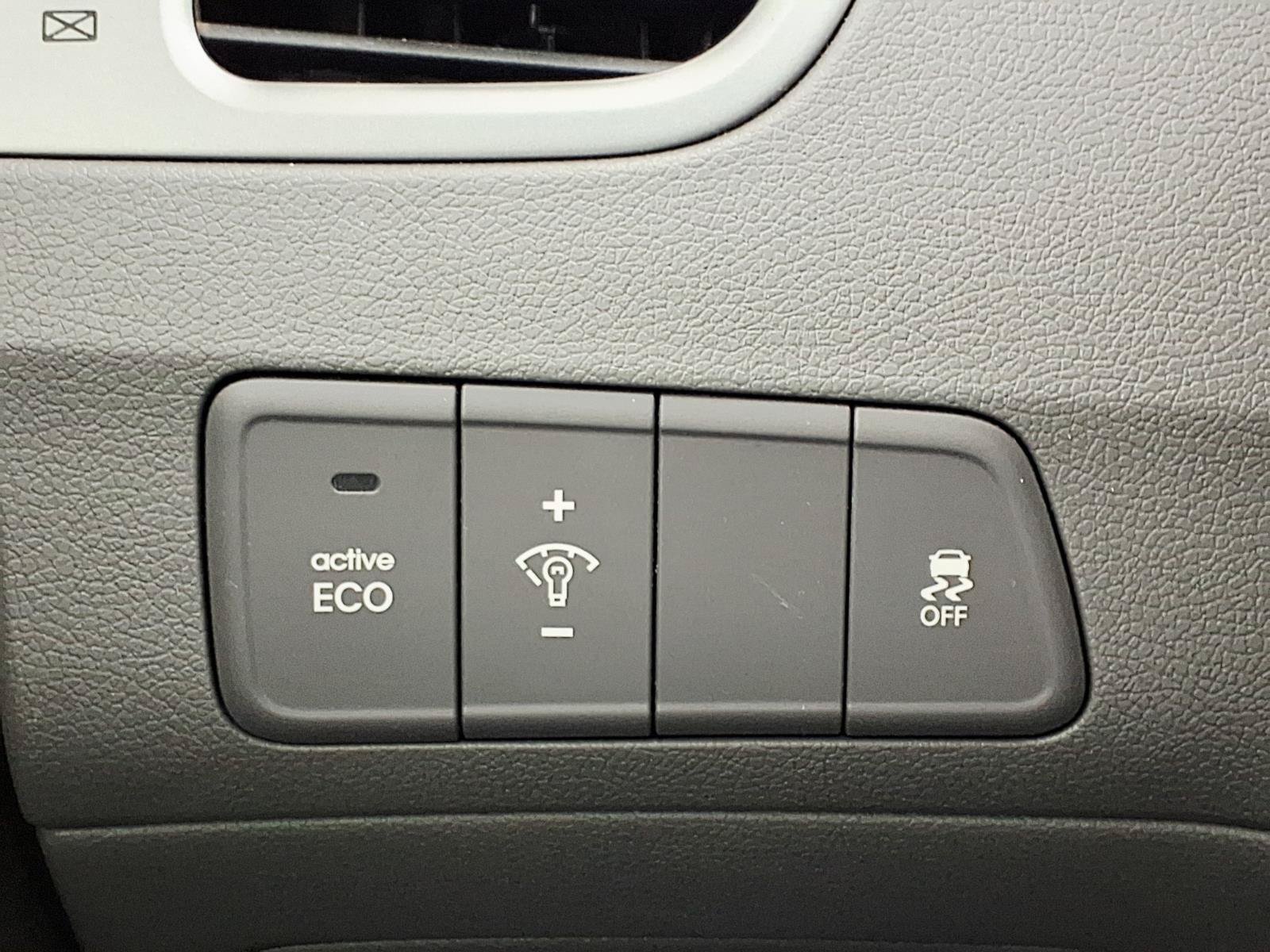 Used 2015 Hyundai Elantra SE FWD image 22