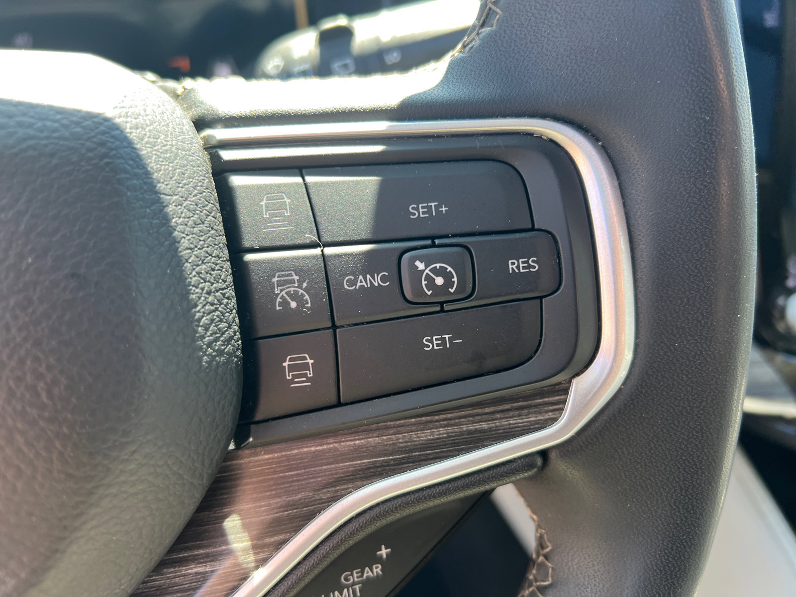 Used 2024 Jeep Wagoneer L Series III w/ Premium Group I image 36