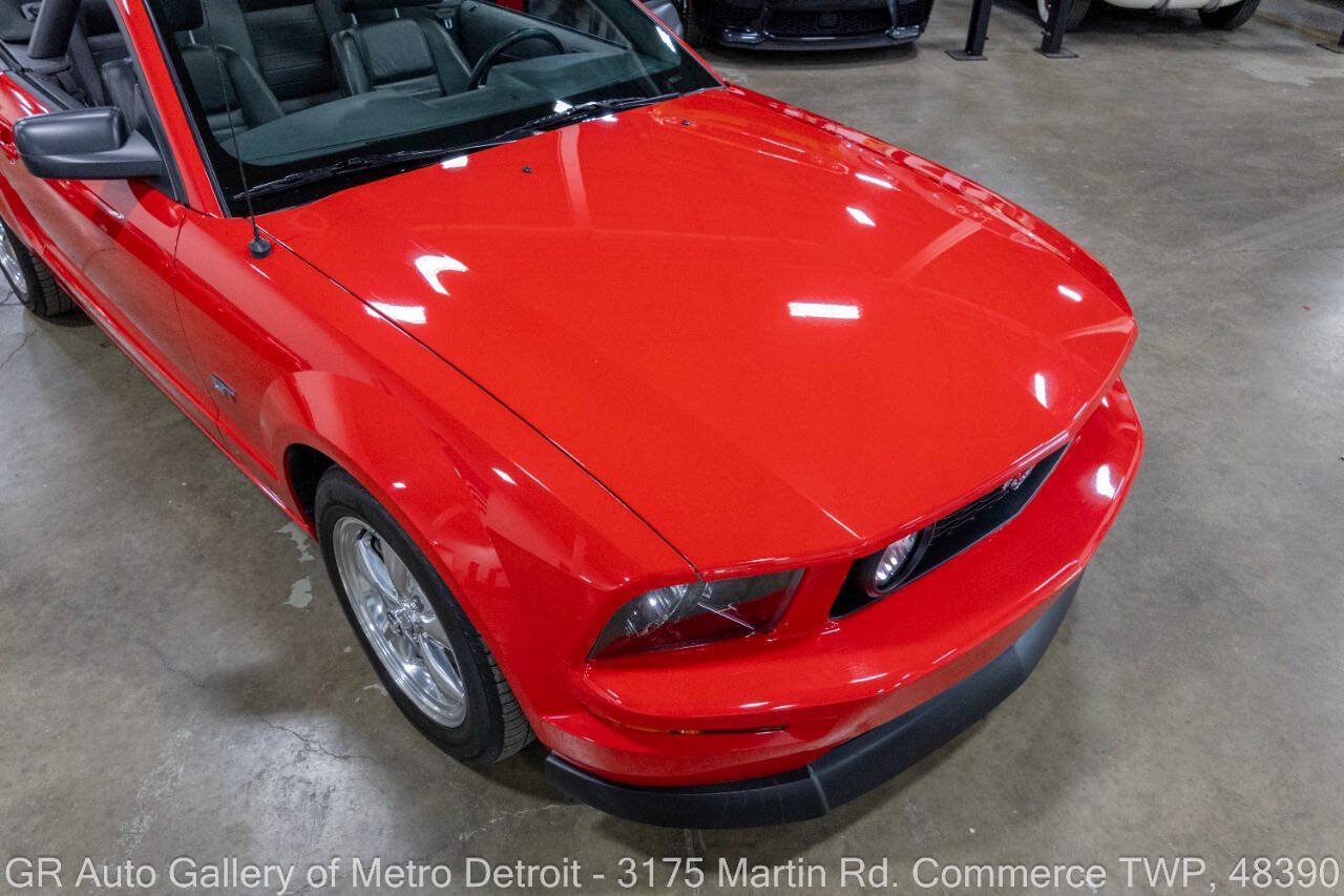 Used 2005 Ford Mustang GT Premium RWD image 14
