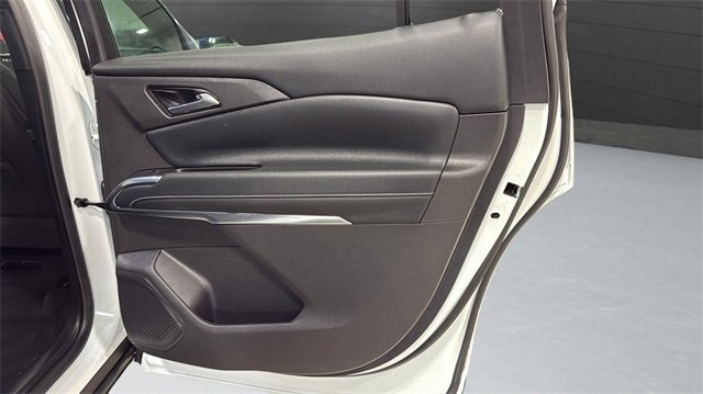 Used 2025 Chevrolet Traverse LT image 32