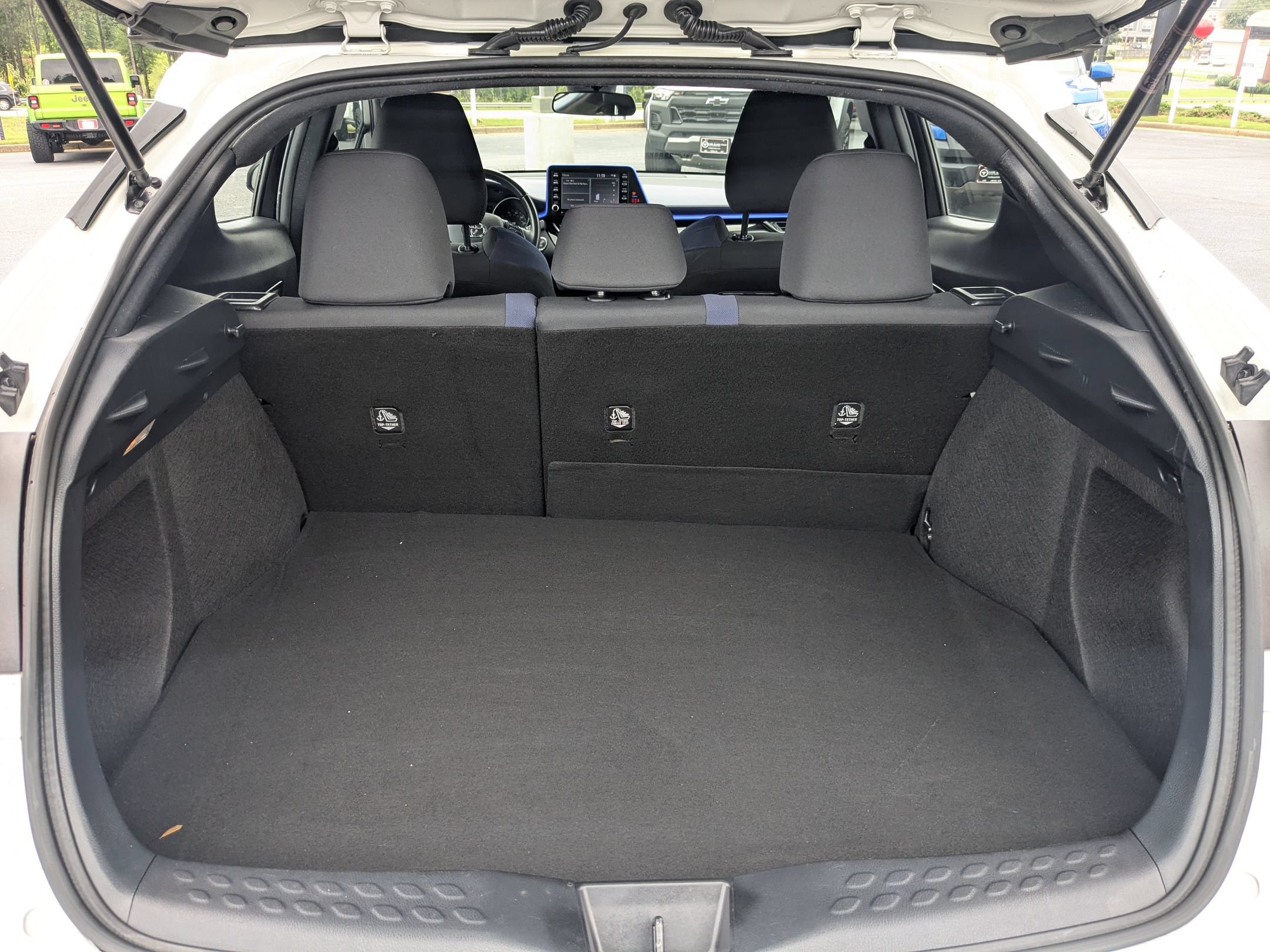 Used 2021 Toyota C-HR XLE FWD image 24
