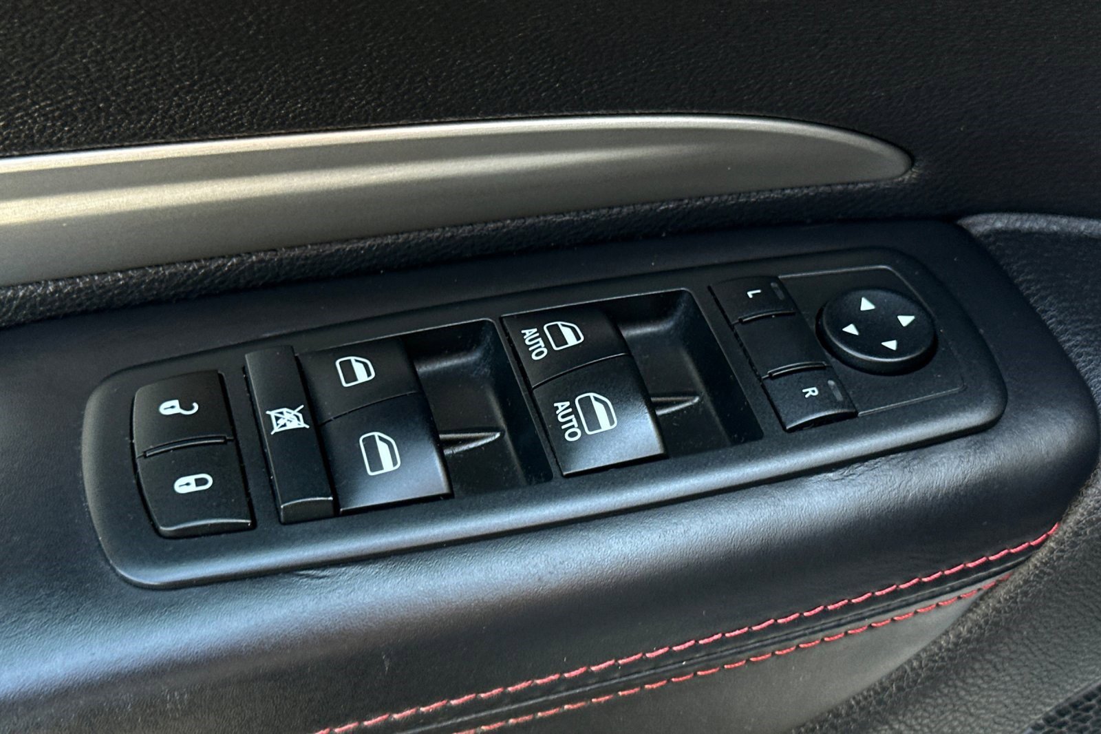 Used 2017 Dodge Durango R/T w/ Technology Group RWD image 13